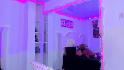  s online show from November 3, 2025, 6:58 am