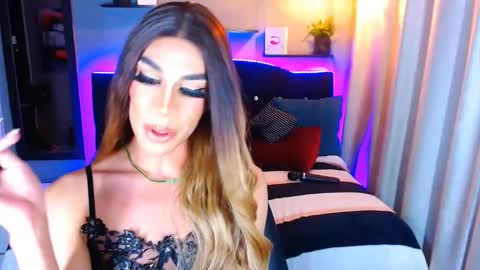 Snapshot of camila_hoottie chatting on January 27, 2025, 7:35 am Camila online show from January 27, 2025, 7:35 am