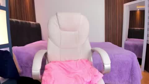 Snapshot of camila_martinez9 chatting on February 12, 2025, 11:29 am camila_martinez9 online show from February 12, 2025, 11:29 am