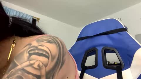 Camila online show from November 27, 2025, 5:37 pm