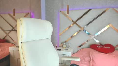 camila online show from April 15, 2026, 10:43 pm