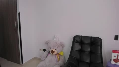 Snapshot of camilabliss chatting on December 4, 2025, 8:06 pm Camila online show from December 4, 2025, 8:06 pm