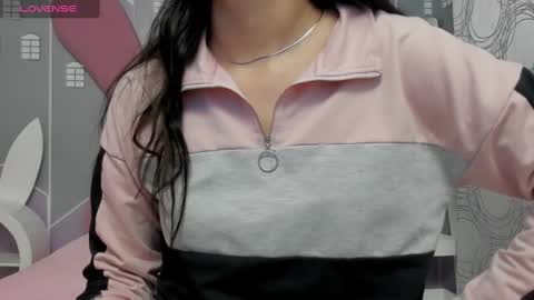 Snapshot of camilahunter__ chatting on January 8, 2025, 3:08 am Camila online show from January 8, 2025, 3:08 am