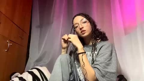 Snapshot of camilaligons chatting on December 5, 2025, 3:20 pm Reily online show from December 5, 2025, 3:20 pm