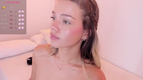 Snapshot of camilamonroee chatting on December 3, 2024, 5:01 pm Camila Monroee online show from December 3, 2024, 5:01 pm