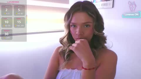 Snapshot of camilamonroee chatting on October 8, 2025, 2:04 pm Camila Monroee online show from October 8, 2025, 2:04 pm
