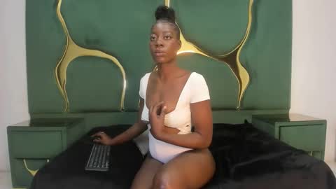 Snapshot of camilaroyale chatting on March 21, 2026, 4:21 pm Cami online show from March 21, 2026, 4:21 pm