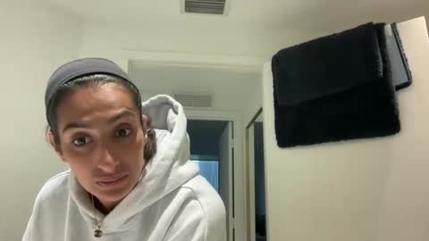 Snapshot of camiliakxoxo chatting on February 28, 2026, 11:33 am camiliakxoxo online show from February 28, 2026, 11:33 am