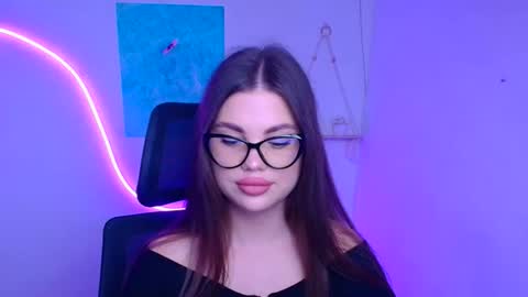 Camilla online show from November 26, 2025, 1:01 pm