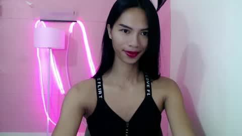 Snapshot of camilla_xxx chatting on January 11, 2025, 5:52 am Camilla online show from January 11, 2025, 5:52 am