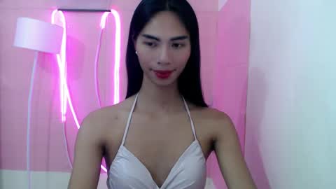 Snapshot of camilla_xxx chatting on January 25, 2025, 5:29 am Camilla online show from January 25, 2025, 5:29 am