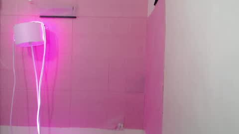 Snapshot of camilla_xxx chatting on February 4, 2025, 6:14 am Camilla online show from February 4, 2025, 6:14 am