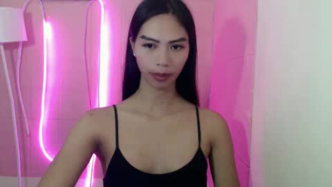 Snapshot of camilla_xxx chatting on March 6, 2025, 10:09 am Camilla online show from March 6, 2025, 10:09 am