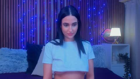 Snapshot of camillaparis chatting on December 15, 2025, 4:33 pm Camilla online show from December 15, 2025, 4:33 pm