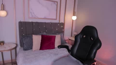 Snapshot of camille_eyes chatting on November 5, 2025, 9:15 pm camille online show from November 5, 2025, 9:15 pm