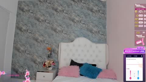 Snapshot of camillen_pettid chatting on January 17, 2025, 11:07 pm C A M I L L E N Help me get to the top online show from January 17, 2025, 11:07 pm