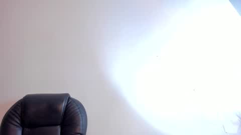 Snapshot of camillen_pettid chatting on January 26, 2025, 10:35 pm C A M I L L E N Help me get to the top online show from January 26, 2025, 10:35 pm