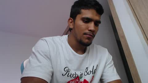 camilo_contre21 online show from March 27, 2026, 8:52 pm