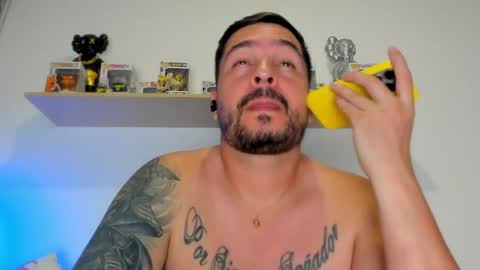 camilo_restrepo21 online show from May 7, 2026, 2:17 am