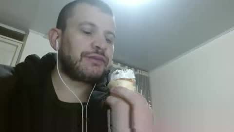 Snapshot of camiloking17 chatting on January 20, 2025, 12:36 am camilo online show from January 20, 2025, 12:36 am