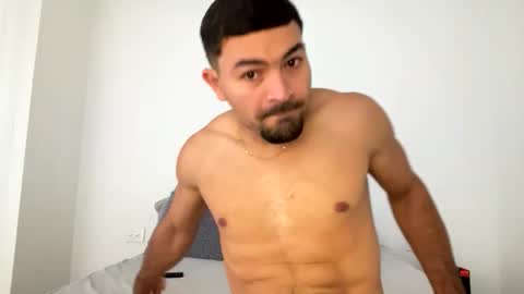 camilor_30 online show from October 22, 2025, 11:43 am