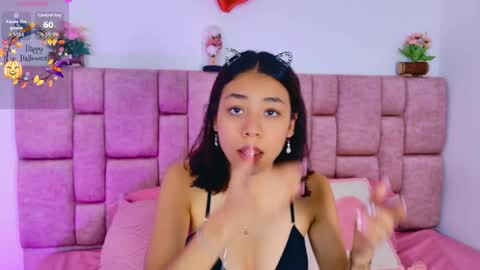 Snapshot of camiluxe chatting on October 17, 2025, 12:19 pm camiluxe online show from October 17, 2025, 12:19 pm