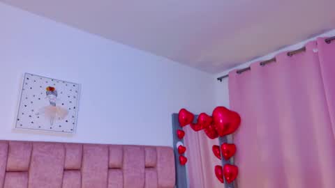 Snapshot of camiluxe chatting on February 14, 2026, 8:27 pm camiluxe online show from February 14, 2026, 8:27 pm