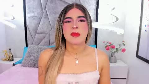 camirauxx online show from June 15, 2026, 10:01 pm
