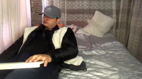 camivaron online show from January 10, 2025, 9:53 pm