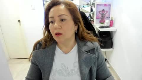 camixxx_m online show from May 9, 2026, 12:21 pm