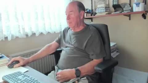 Snapshot of cammee chatting on December 2, 2025, 8:08 am Cammee online show from December 2, 2025, 8:08 am