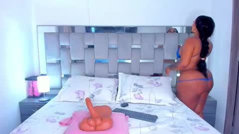 Snapshot of cammiila chatting on January 15, 2026, 4:22 pm Camila online show from January 15, 2026, 4:22 pm