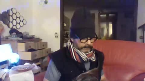 Snapshot of camomilla72 chatting on October 6, 2025, 10:02 am Cristian online show from October 6, 2025, 10:02 am