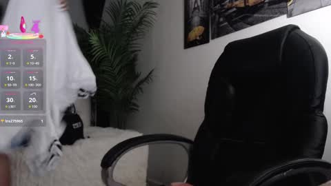 Candy  online show from September 13, 2025, 1:11 pm