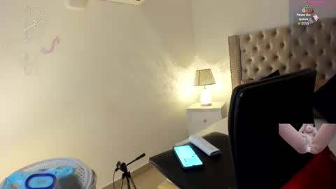 Candie  online show from October 30, 2025, 11:11 am