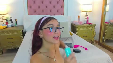 Snapshot of candy5girl chatting on January 27, 2025, 10:38 pm Candy online show from January 27, 2025, 10:38 pm