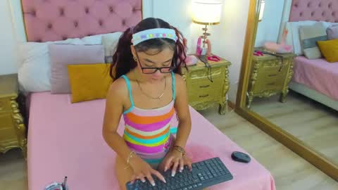 Snapshot of candy5girl chatting on January 29, 2025, 10:43 pm Candy online show from January 29, 2025, 10:43 pm