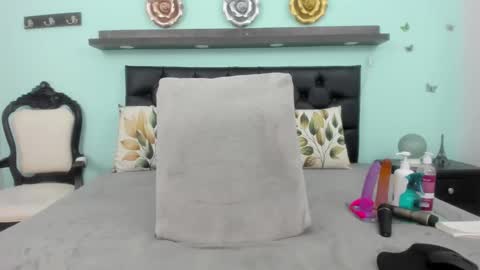 Snapshot of candy_big_tits18 chatting on January 10, 2026, 12:34 am candy_big_tits18 online show from January 10, 2026, 12:34 am