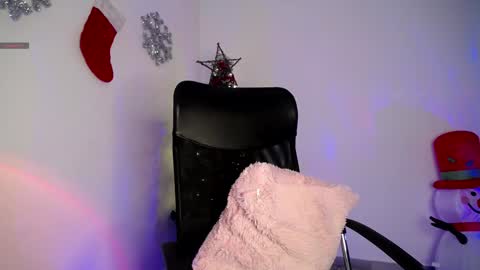 Snapshot of candy_canee chatting on December 19, 2024, 5:40 pm   online show from December 19, 2024, 5:40 pm