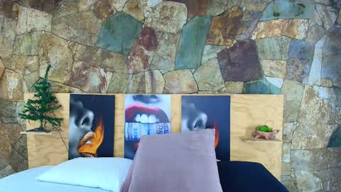 Snapshot of candy_feett chatting on December 22, 2025, 8:39 pm Jolie online show from December 22, 2025, 8:39 pm