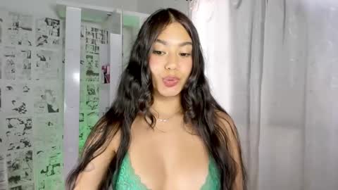 Snapshot of candy_hes chatting on December 22, 2024, 8:25 pm Nickol online show from December 22, 2024, 8:25 pm