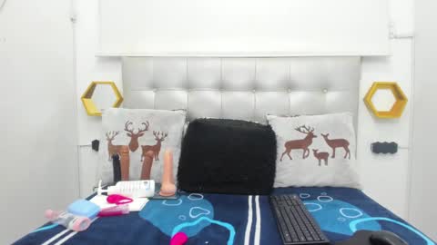 Snapshot of candy_hotsexxxx chatting on December 7, 2024, 2:53 am candy_hotsexxxx online show from December 7, 2024, 2:53 am