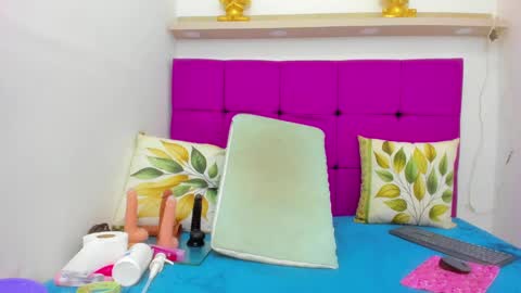 Snapshot of candy_hotsexxxx chatting on December 31, 2024, 5:44 am candy_hotsexxxx online show from December 31, 2024, 5:44 am