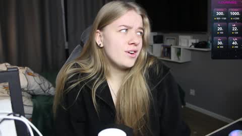 Snapshot of candy_meggie chatting on December 5, 2024, 1:49 pm Megan online show from December 5, 2024, 1:49 pm