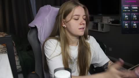 Snapshot of candy_meggie chatting on December 12, 2024, 1:06 pm Megan online show from December 12, 2024, 1:06 pm