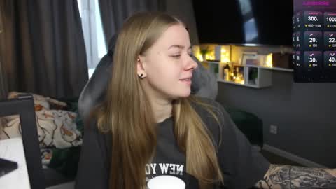 Snapshot of candy_meggie chatting on December 16, 2024, 10:18 am Megan online show from December 16, 2024, 10:18 am