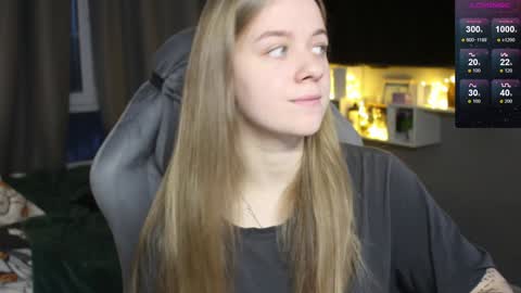 Snapshot of candy_meggie chatting on December 19, 2024, 1:18 pm Megan online show from December 19, 2024, 1:18 pm