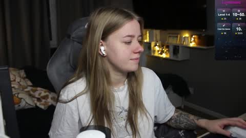 Snapshot of candy_meggie chatting on January 2, 2025, 2:24 pm Megan online show from January 2, 2025, 2:24 pm