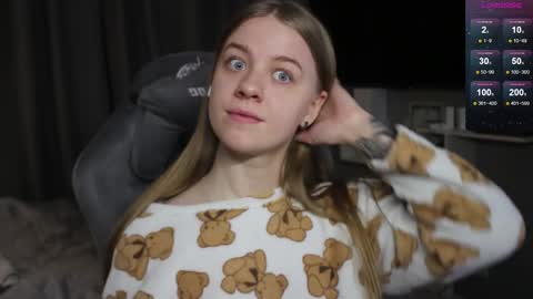 Snapshot of candy_meggie chatting on January 20, 2025, 5:27 pm Megan online show from January 20, 2025, 5:27 pm