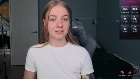 Snapshot of candy_meggie chatting on September 12, 2025, 7:41 am Megan online show from September 12, 2025, 7:41 am